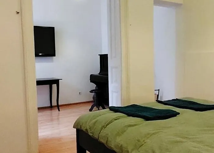 アパート House *